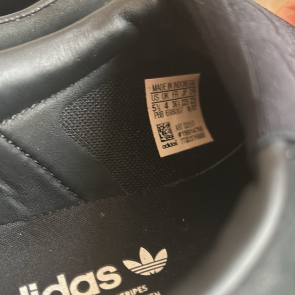 Adidas Slip-on shoes - Picture 6 of 6